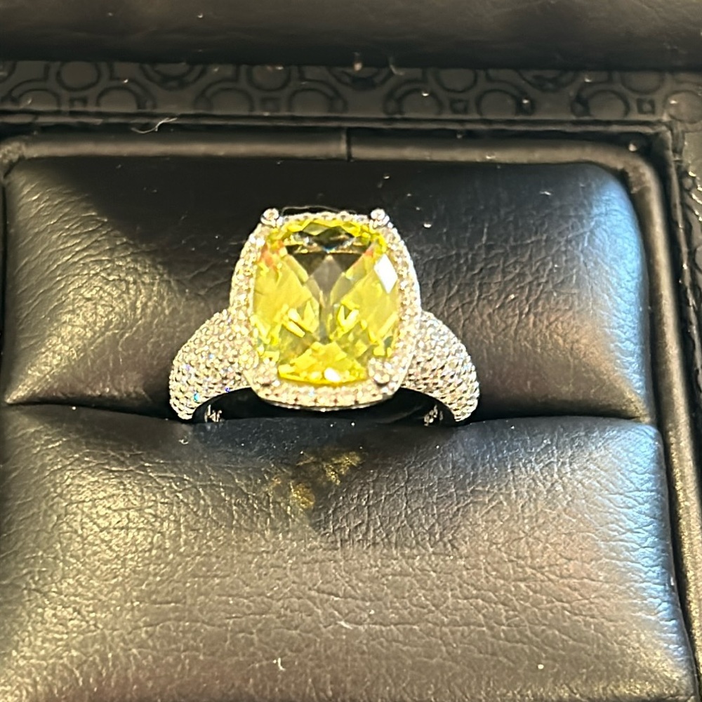 LaFonn Limited Edition Regal Statement Canary Ring- only sz 7